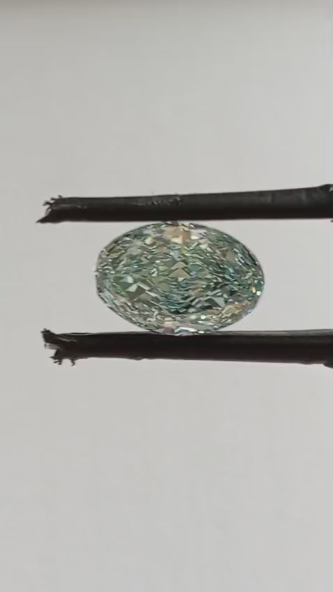 IGI LG763618918 - Oval 2.32ct Fancy Vivid Greenish Blue VS1 EX EX None