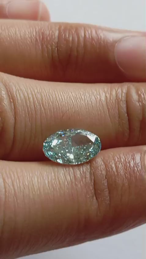 IGI LG763618918 - Oval 2.32ct Fancy Vivid Greenish Blue VS1 EX EX None